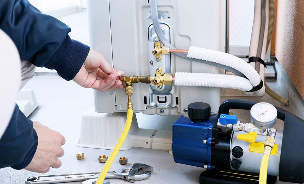 配管の接続及び真空引き